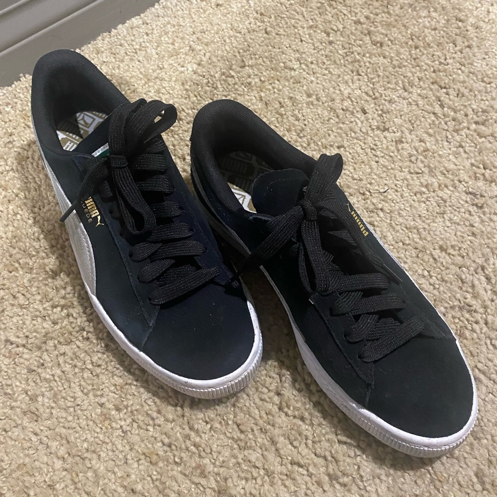 Black PUMA Sneaker - Womens 8.5